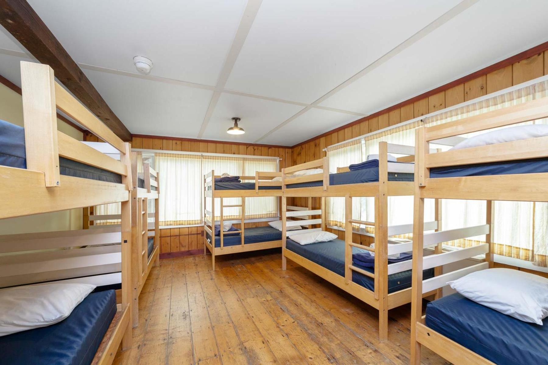Hi Martha's Vineyard Albergue 2*